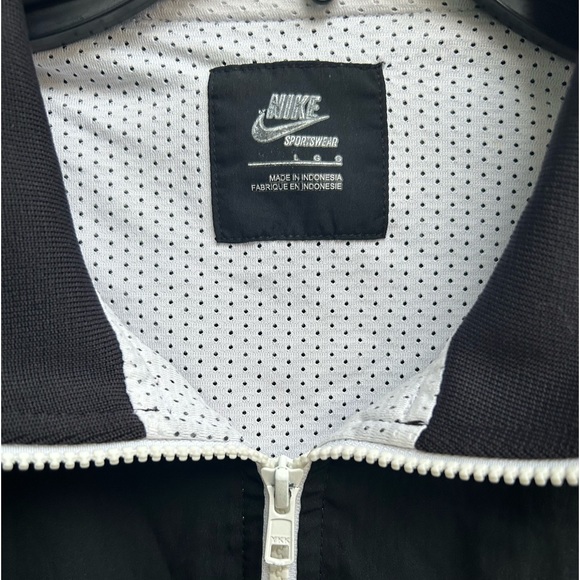 Nike Men’s Large Full Zip Long Sleeve Athletic Jacket. Black & White Large - Picture 5 of 8